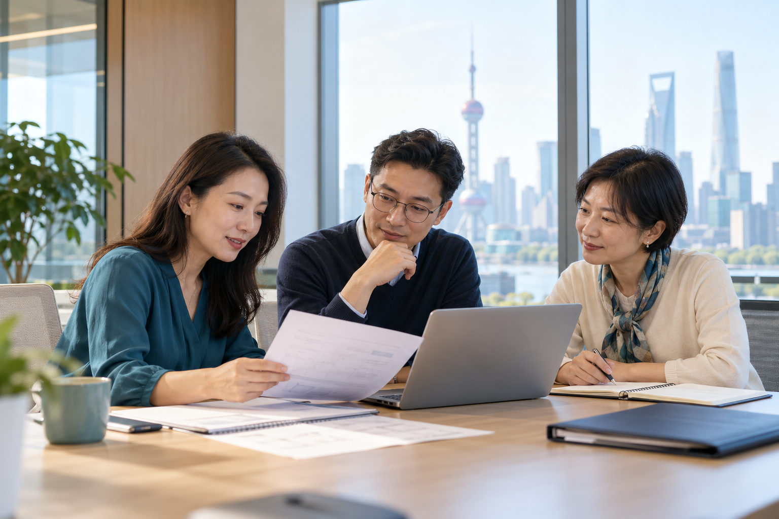 Huorio Health 国际患者协调团队正在上海审查护理流程。